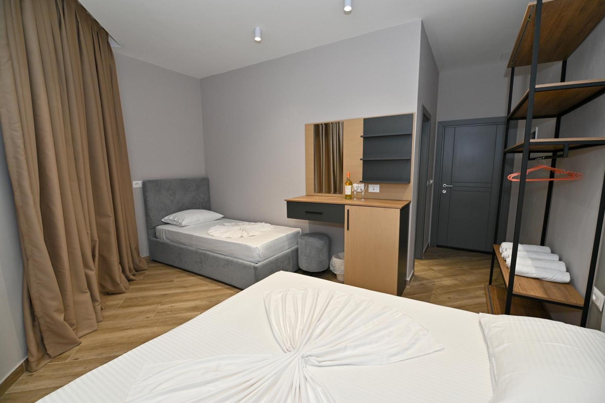 Monduro Hotel Durres Phòng bức ảnh