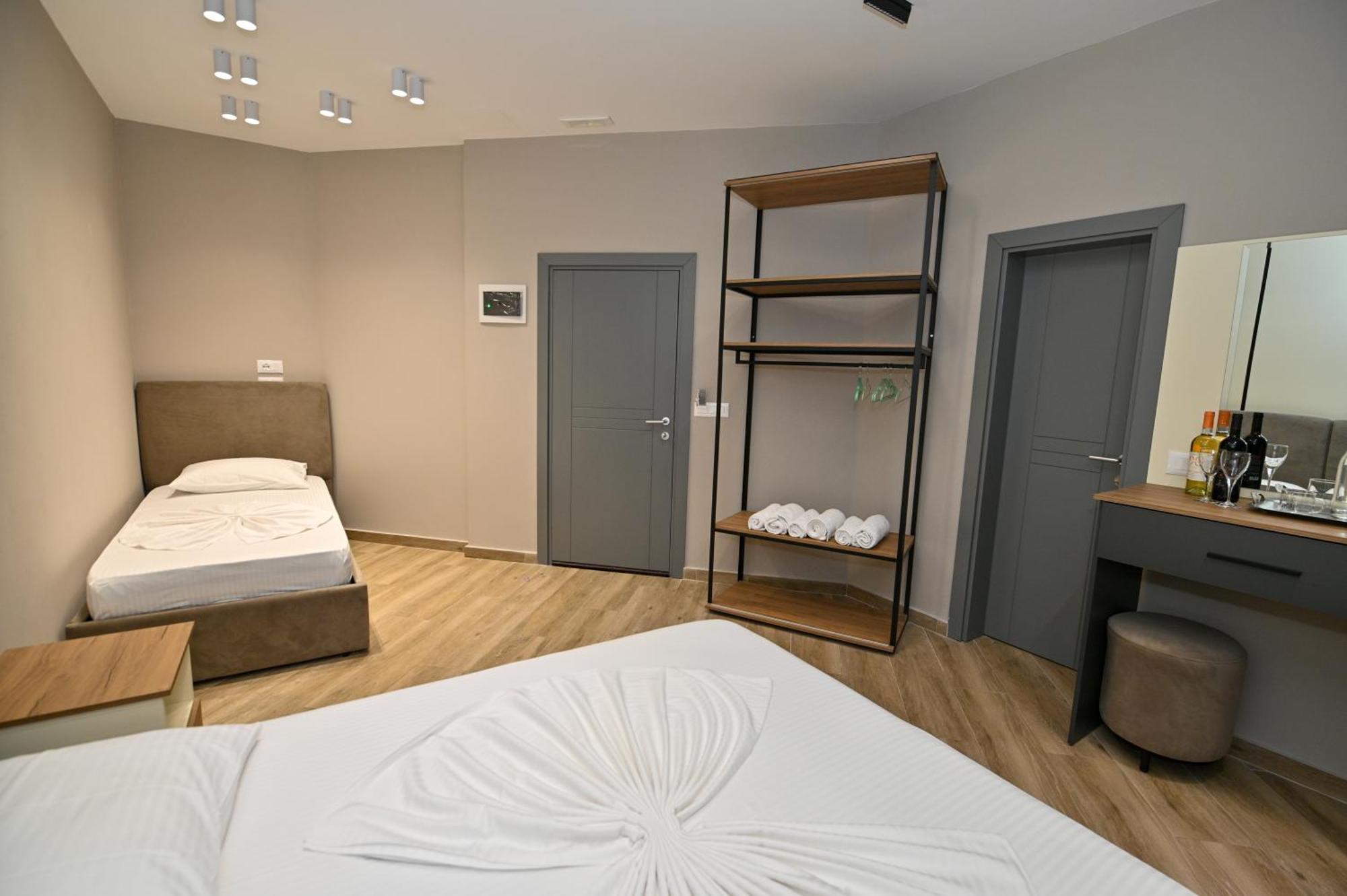 Monduro Hotel Durres Phòng bức ảnh