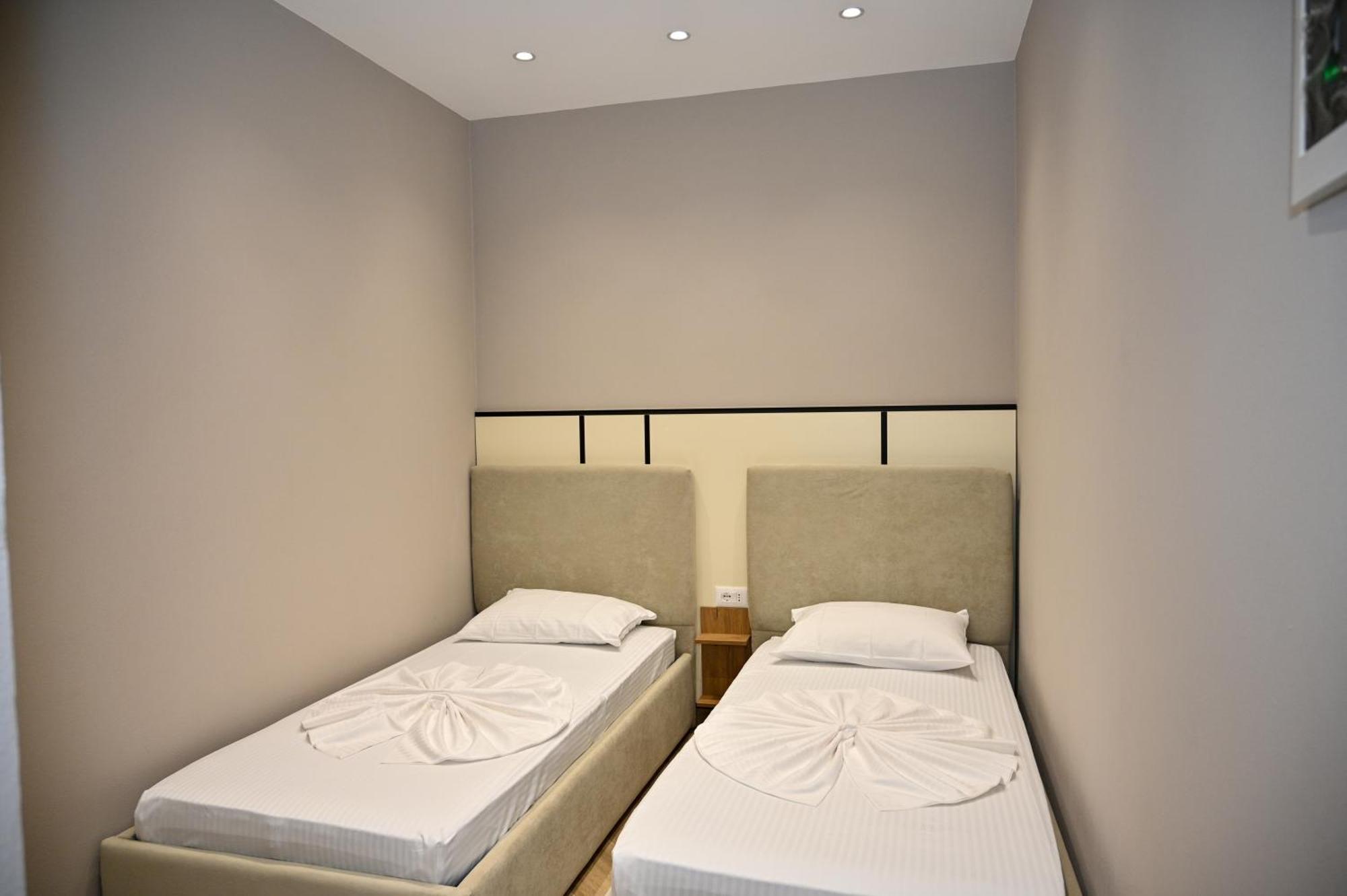 Monduro Hotel Durres Phòng bức ảnh