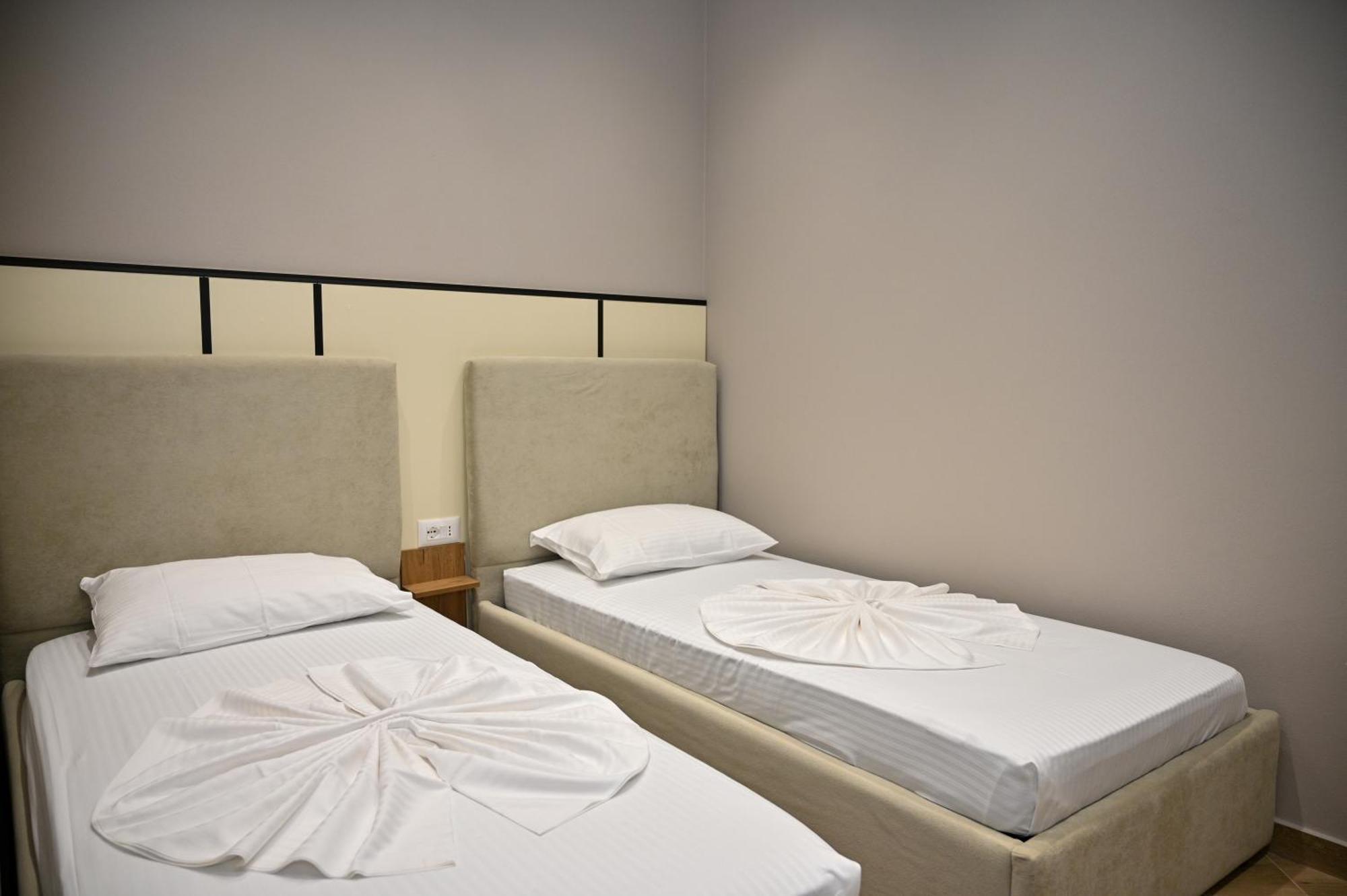 Monduro Hotel Durres Phòng bức ảnh